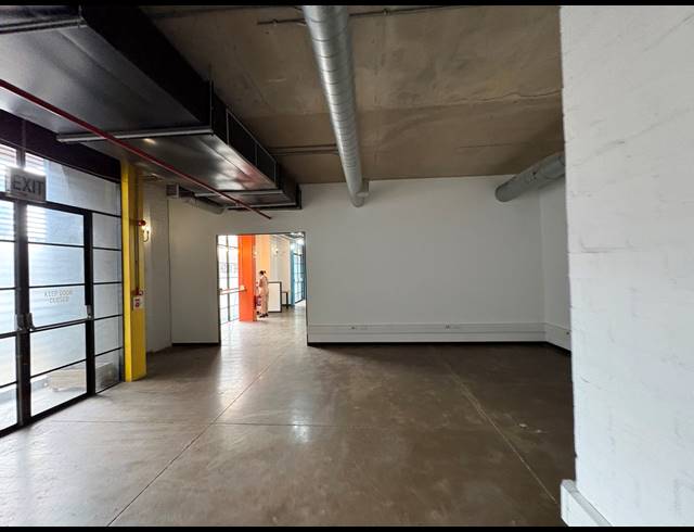 2,189M² OFFICE TO LET IN WOODSTOCK